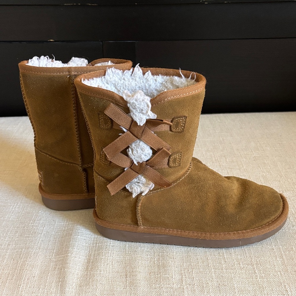Koolaburra by UGG Girls Little-Big Kid Victoria Short Fur Boot